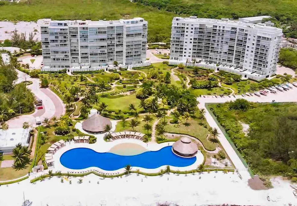 Marina Beachfront 2 Bdr By Casa Paraiso Cancún 0*,  Mexico